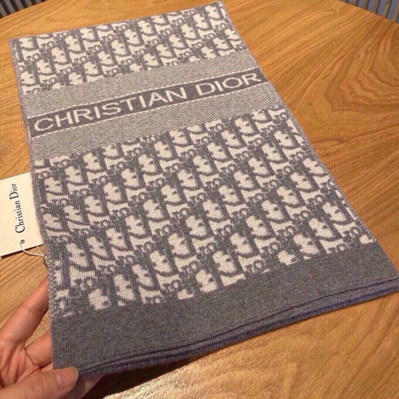 CHRISTIAN DIOR